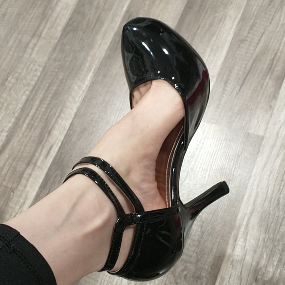 Shoes - Picture 9 of 10